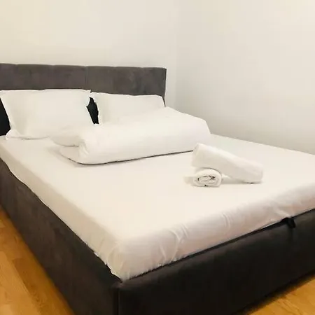 Apt Near Spitalul Judetean, Need Lr14