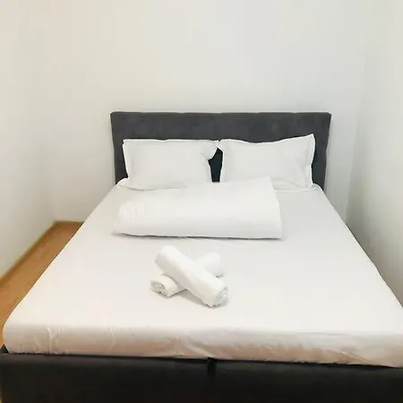 Apt Near Spitalul Judetean, Need Lr14 Apartment