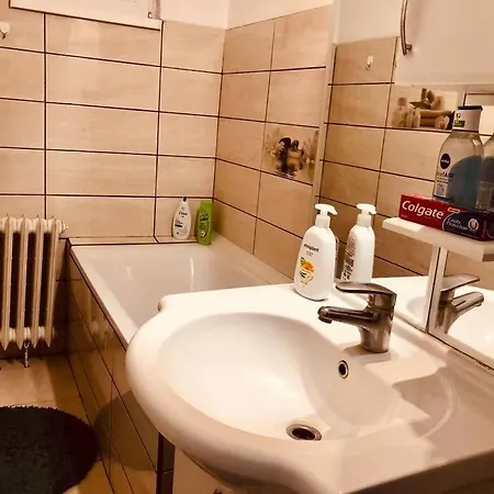 Apt Near Spitalul Judetean, Need Lr14